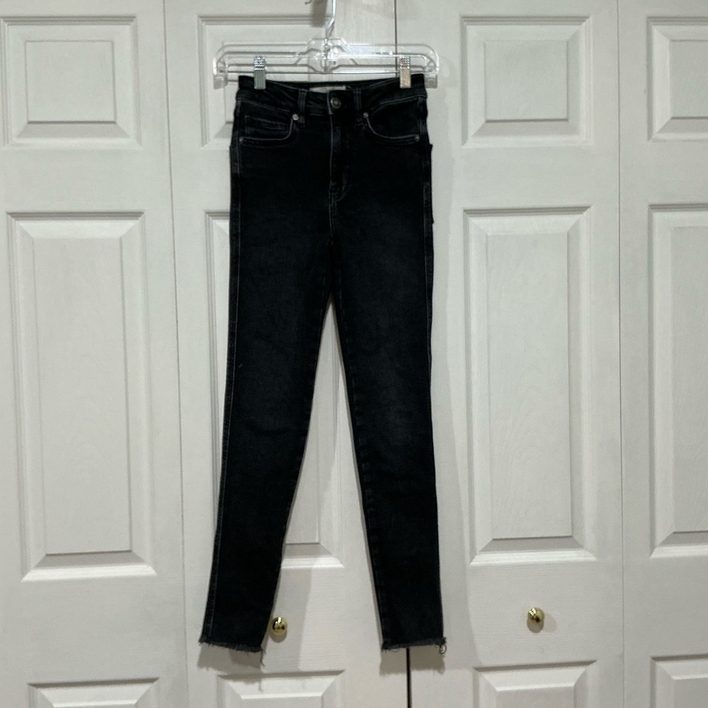 🤎 We The Free Twenty Four Black Frayed Hem Skinny Jeans -00 / 24